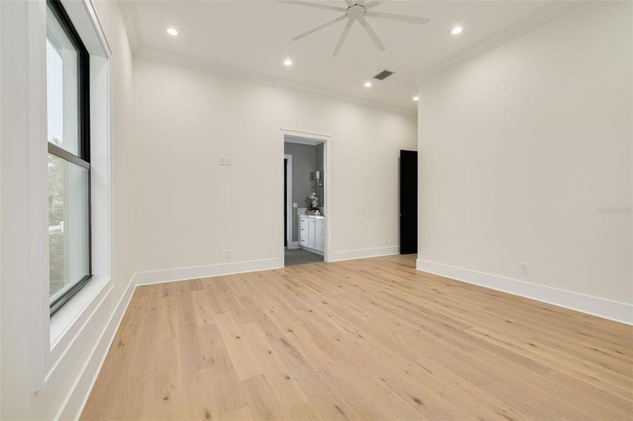 Spacious, unfurnished interior of a new home in , Belleair (Image 24).