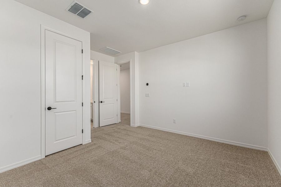 Spacious, unfurnished interior of a new home in Tyler Ranch, Buckeye (Image 13).