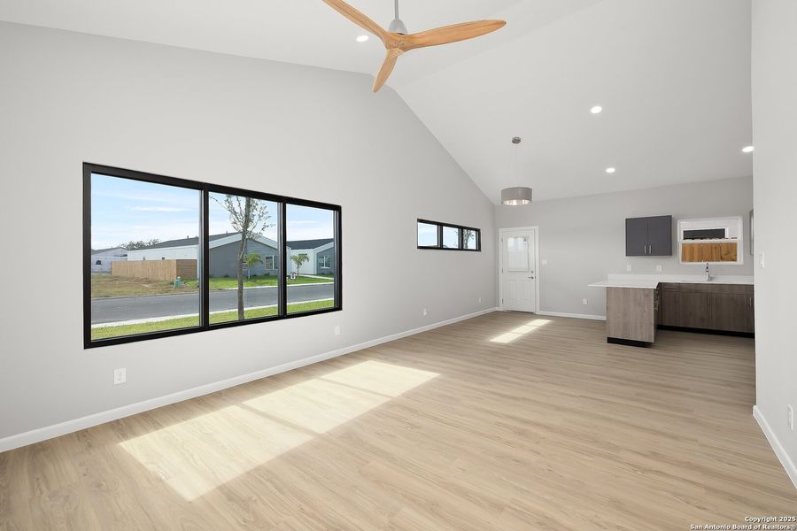 Spacious, unfurnished interior of a new home in , Weslaco (Image 15).