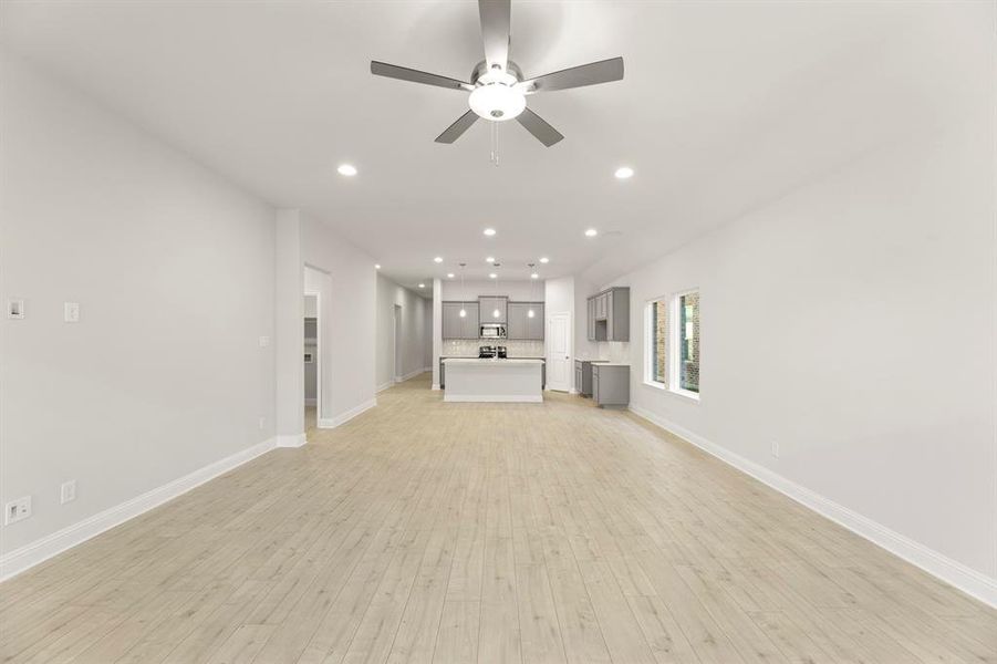 17. 2907 Hanscom - Family (2) 17. 2907 Hanscom - Family (2)