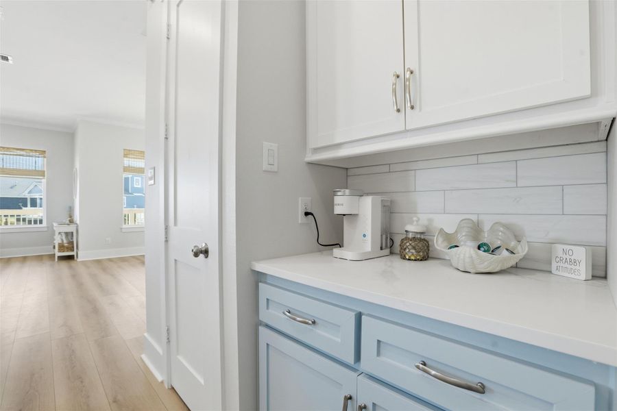 Furnished interior view inside a new home in , Galveston (Image 30).
