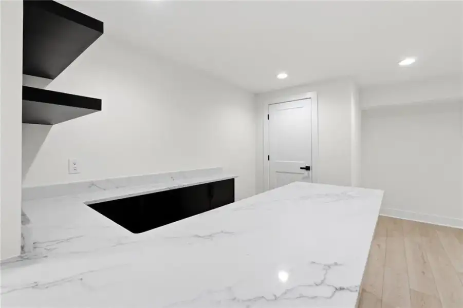Spacious, unfurnished interior of a new home in , Atlanta (Image 26).