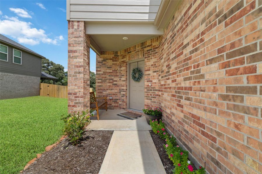 Exterior details and patio area of a home in Rosehill Meadow, Tomball (Image 3). Exterior details and patio area of a home in Rosehill Meadow, Tomball (Image 3).
