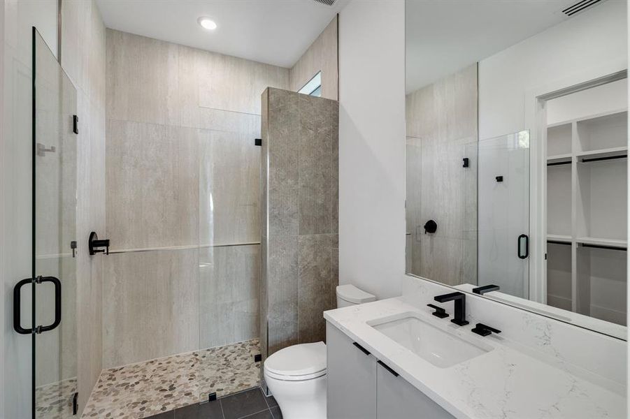 Furnished interior view inside a new home in , Farmers Branch (Image 15).