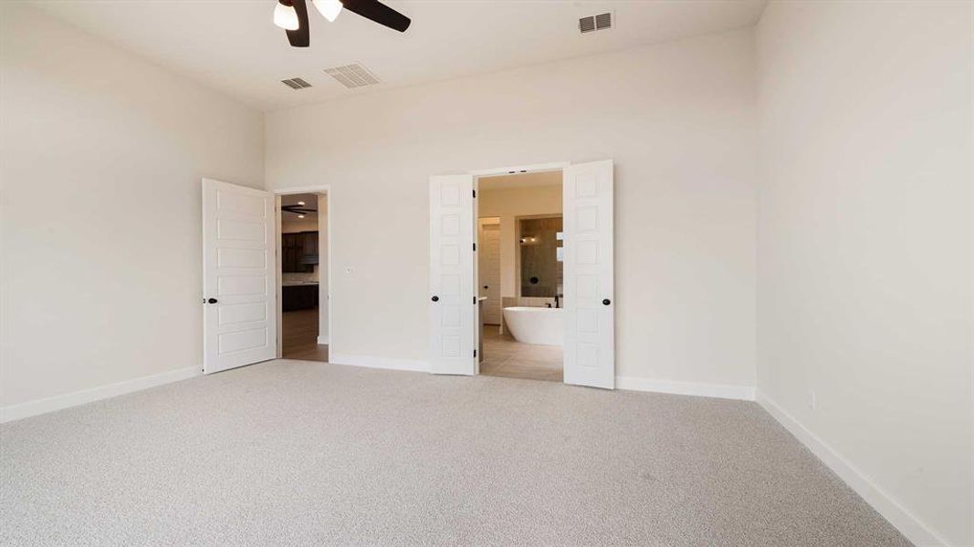 Spacious, unfurnished interior of a new home in Trinity Falls, McKinney (Image 17).