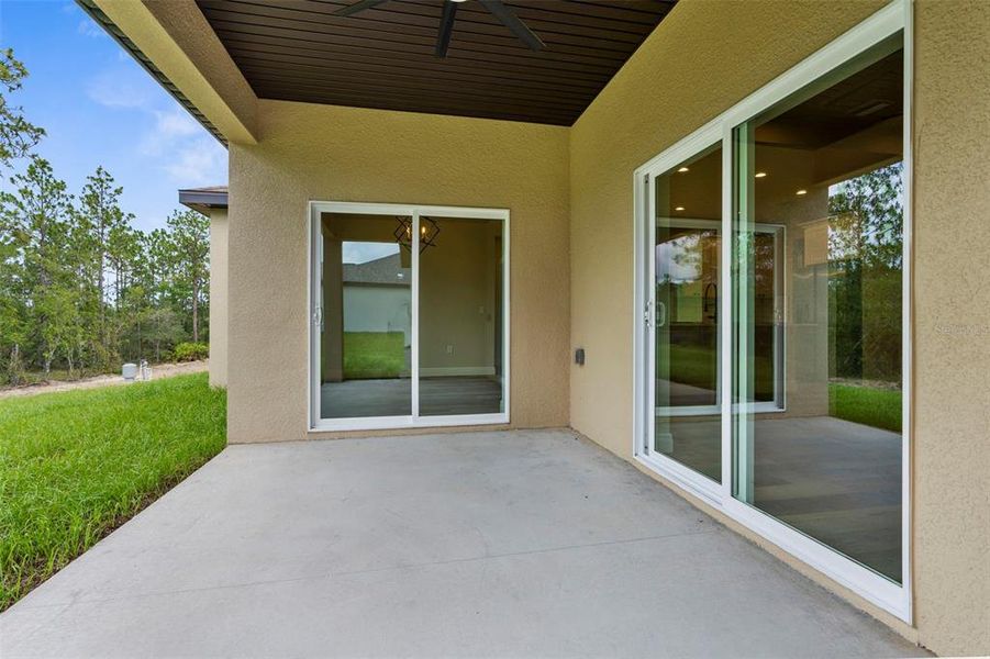 Large covered lanai!