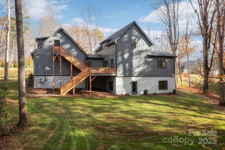 Beautiful and Private Backyard Space Beautiful and Private Backyard Space