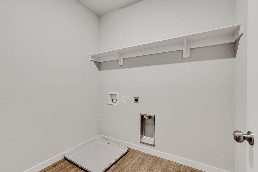 Spacious, unfurnished interior of a new home in Trails of Fossil Creek, Fort Worth (Image 23). Spacious, unfurnished interior of a new home in Trails of Fossil Creek, Fort Worth (Image 23).