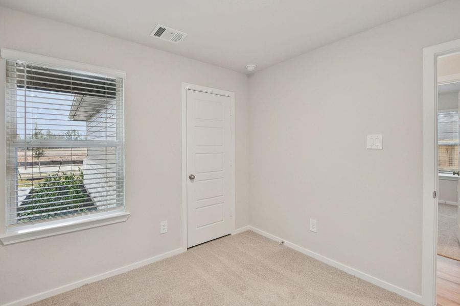 Spacious, unfurnished interior of a new home in Granger Pointe - Traditional Series, Conroe (Image 23).