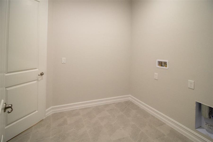 Spacious, unfurnished interior of a new home in Southern Hills Plantation, Brooksville (Image 42).