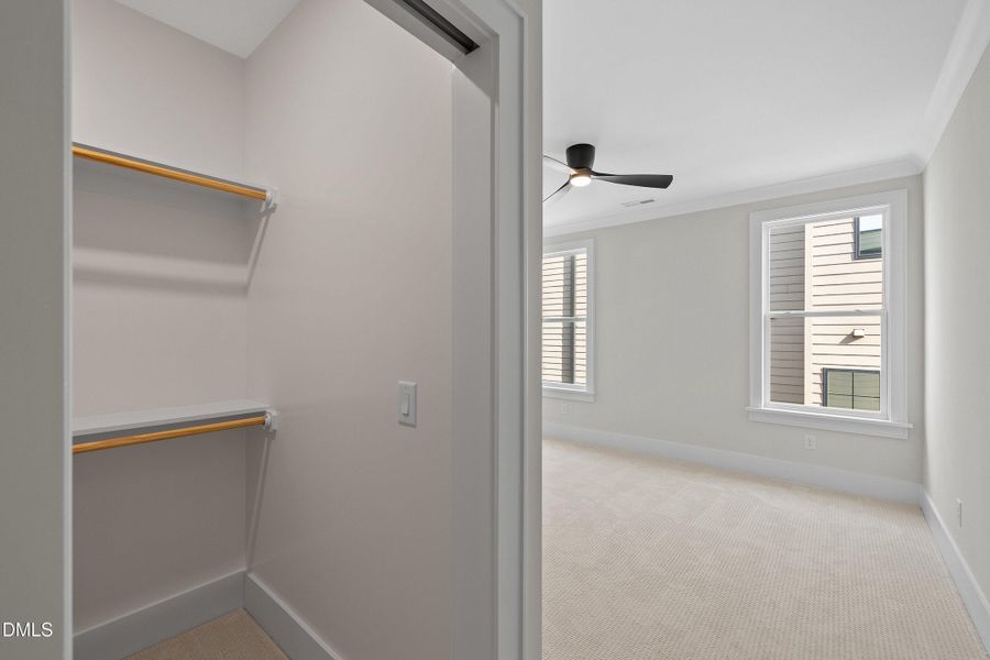 39-221 S West St_2038