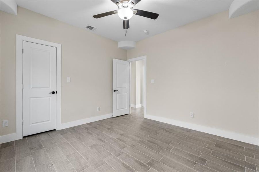 Spacious, unfurnished interior of a new home in , Granbury (Image 37). Spacious, unfurnished interior of a new home in , Granbury (Image 37).
