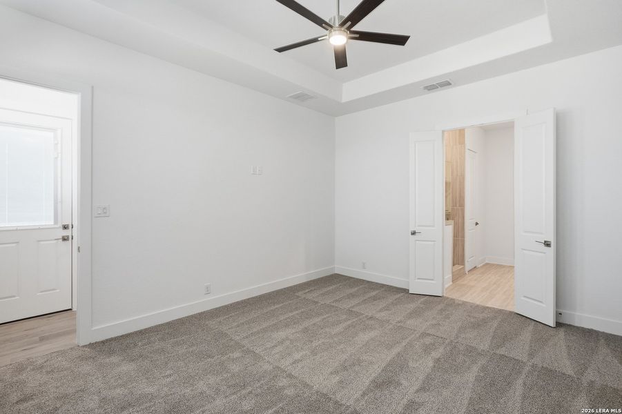 Spacious, unfurnished interior of a new home in Prominence, San Antonio (Image 25).