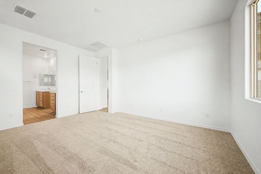 Spacious, unfurnished interior of a new home in Landmarke, San Tan Valley (Image 11).
