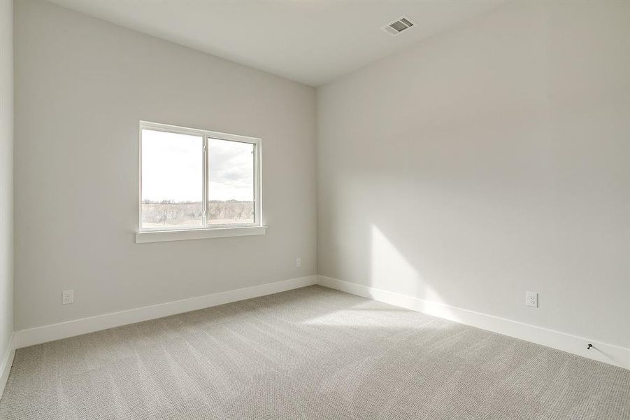 Spacious, unfurnished interior of a new home in Waterfall Ranch, Waxahachie (Image 30).