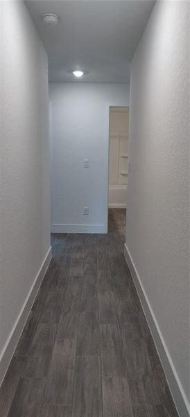 Spacious, unfurnished interior of a new home in Royal Highlands, Weeki Wachee (Image 15).