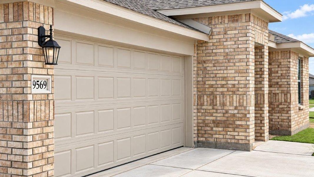 Exterior details and patio area of a home in Royal Oak South, Corpus Christi (Image 2). Exterior details and patio area of a home in Royal Oak South, Corpus Christi (Image 2).