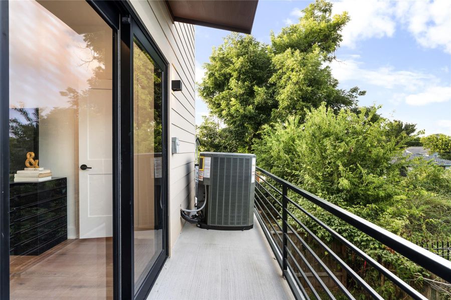 Fresh air is only a few steps from your bed. Fresh air is only a few steps from your bed.