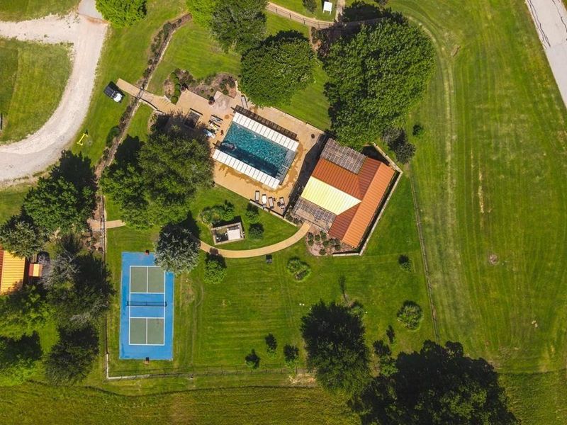 Bird's eye view of a pool area