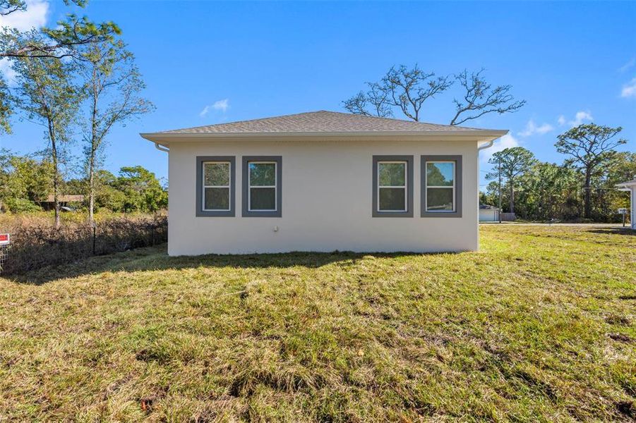 Exterior details and patio area of a home in , New Port Richey (Image 24).