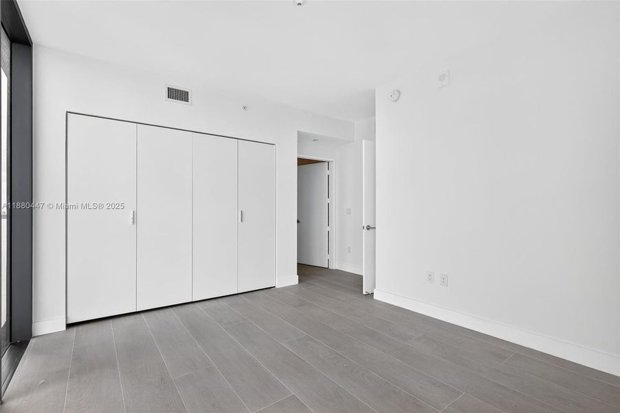 Spacious, unfurnished interior of a new home in , Miami (Image 37).