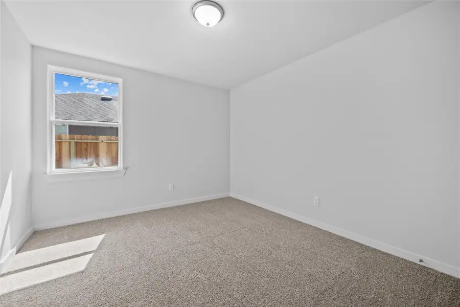 Spacious, unfurnished interior of a new home in Santa Fe, Cleveland (Image 15).