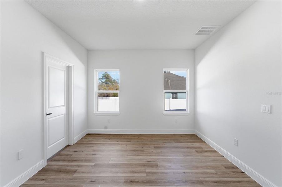 Spacious, unfurnished interior of a new home in , Ocala (Image 30).