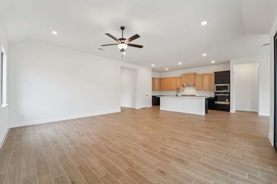 Spacious, unfurnished interior of a new home in Evergreen 55', Conroe (Image 45).