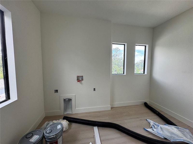 Spacious, unfurnished interior of a new home in , Tampa (Image 16).