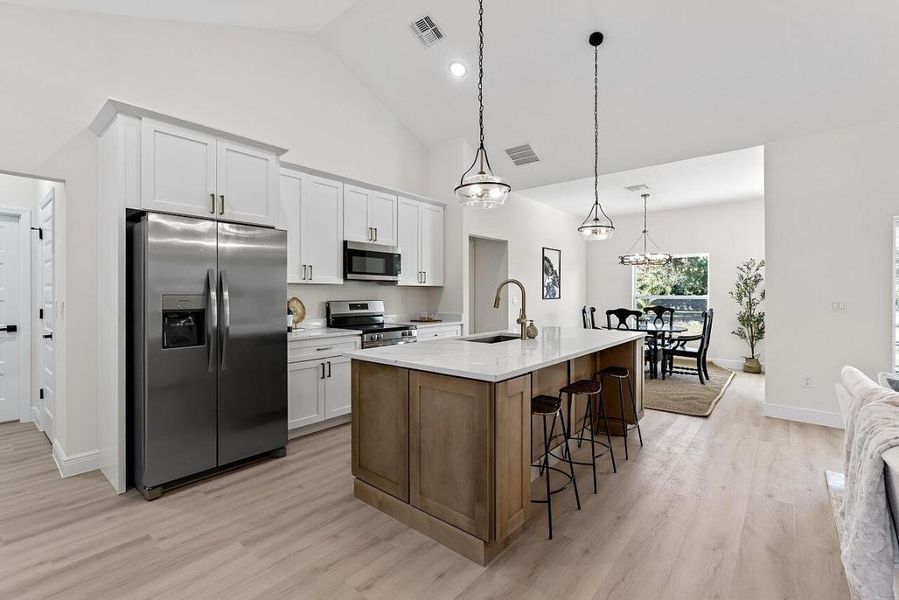 8846-97th-Ct-HigMedia-022-1280