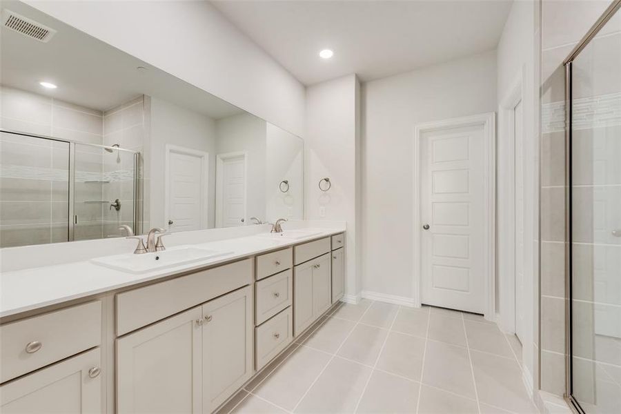 Furnished interior view inside a new home in Wade Settlement Townhomes, Frisco (Image 8). Furnished interior view inside a new home in Wade Settlement Townhomes, Frisco (Image 8).