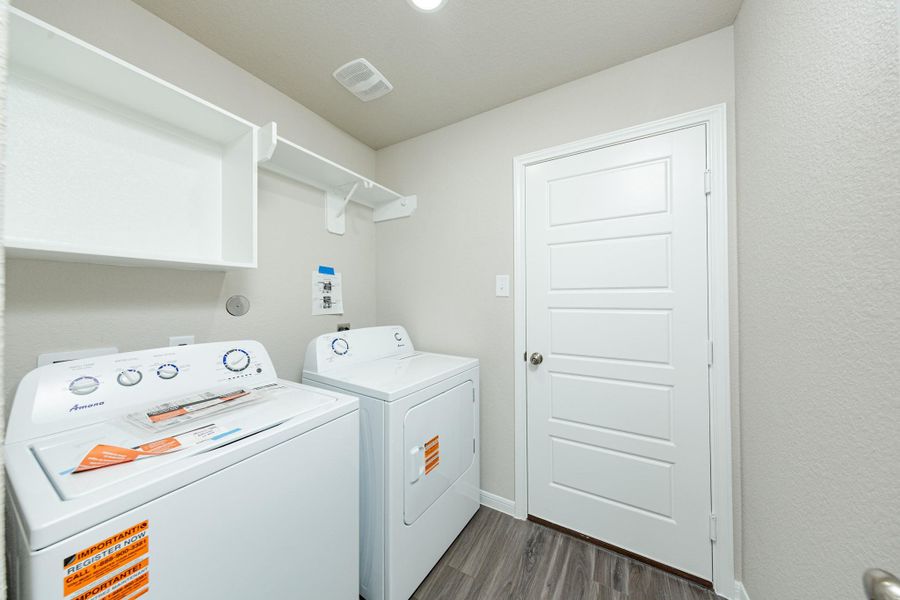 Furnished interior view inside a new home in Mackenzie Creek, Conroe (Image 9).