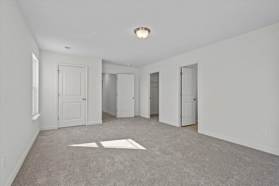 Representative unfurnished interior of a home built from the Roebuck by Enchanted Homes in Las Palomas Country Club Estates, La Vernia (Image 27).