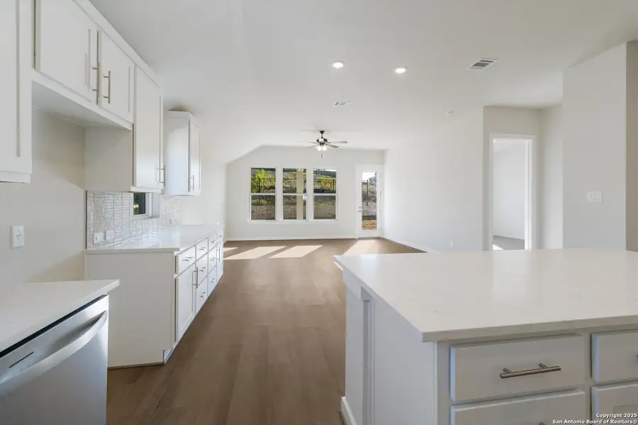 Furnished interior view inside a new home in Meyer Ranch, New Braunfels (Image 7). Furnished interior view inside a new home in Meyer Ranch, New Braunfels (Image 7).