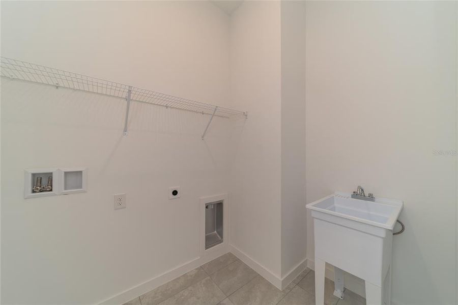 Spacious, unfurnished interior of a new home in , Citrus Springs (Image 38).