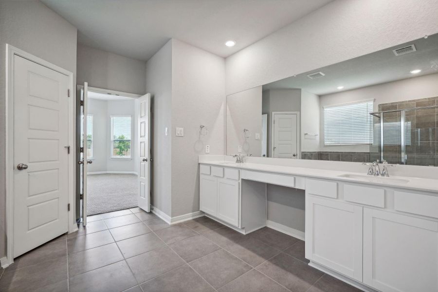 Furnished interior view inside a new home in Kingdom Heights, Rosenberg (Image 9).
