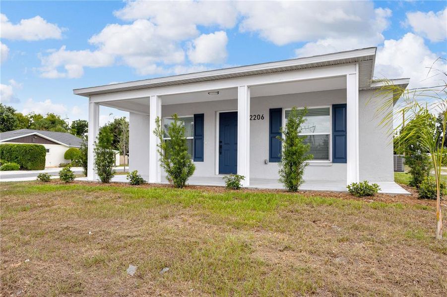 Exterior details and patio area of a home in , Bradenton (Image 1). Exterior details and patio area of a home in , Bradenton (Image 1).