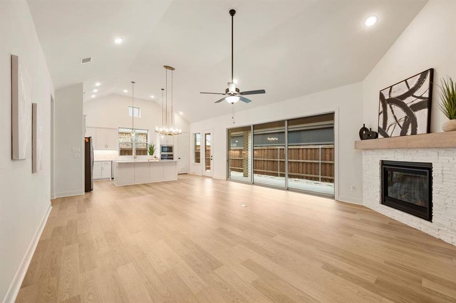 Spacious, unfurnished interior of a new home in Elements at Viridian - Garden Series, Arlington (Image 20).