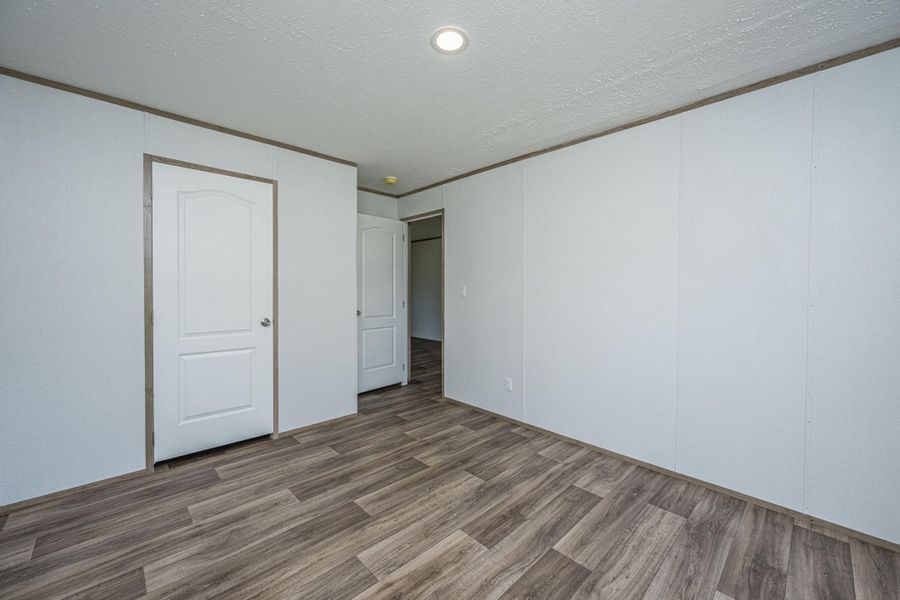 Spacious, unfurnished interior of a new home in , St. George (Image 37).