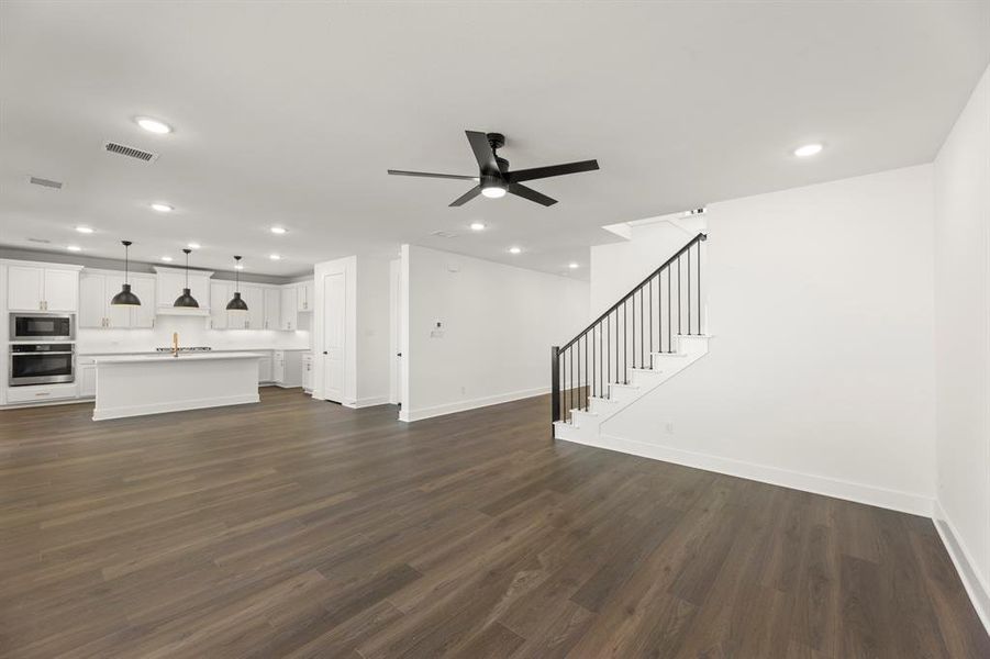 08. 4100 Explorer - Family (2)