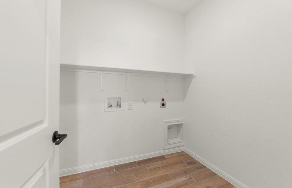 Spacious, unfurnished interior of a new home in Crescent Bluff, Georgetown (Image 25).