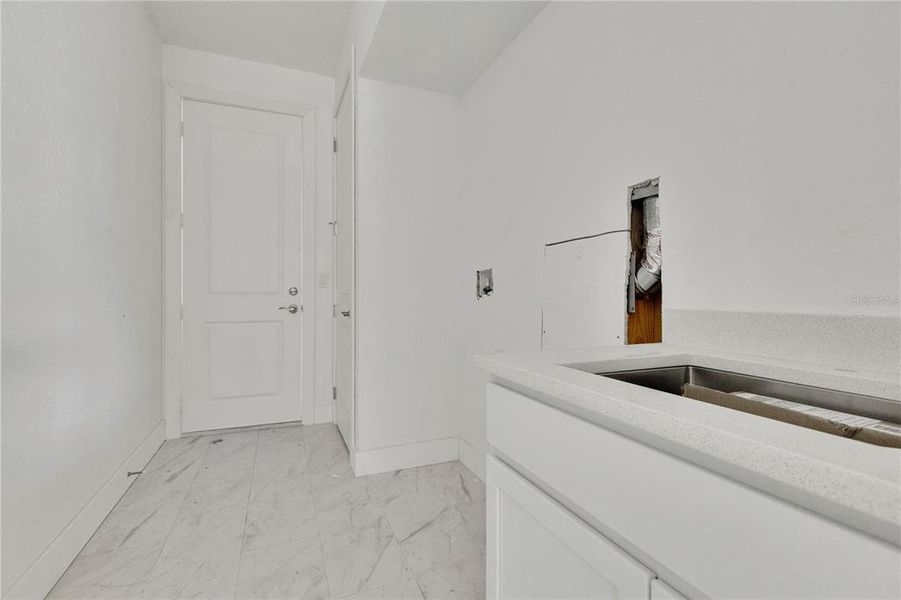 Spacious, unfurnished interior of a new home in , Englewood (Image 13).