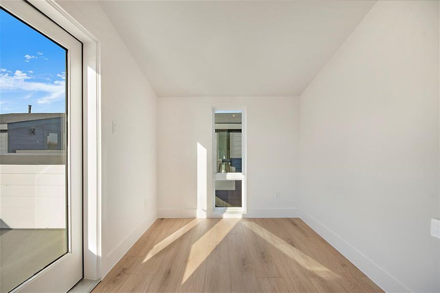 Spacious, unfurnished interior of a new home in , Dallas (Image 18).