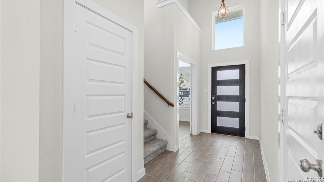 Spacious, unfurnished interior of a new home in Meyer Ranch, New Braunfels (Image 12). Spacious, unfurnished interior of a new home in Meyer Ranch, New Braunfels (Image 12).