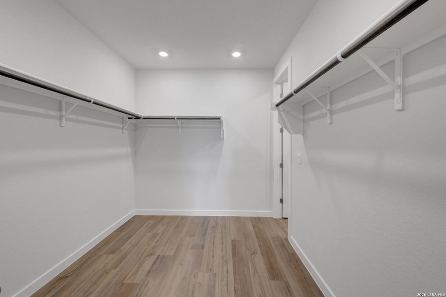 Spacious, unfurnished interior of a new home in August Fields, New Braunfels (Image 10).