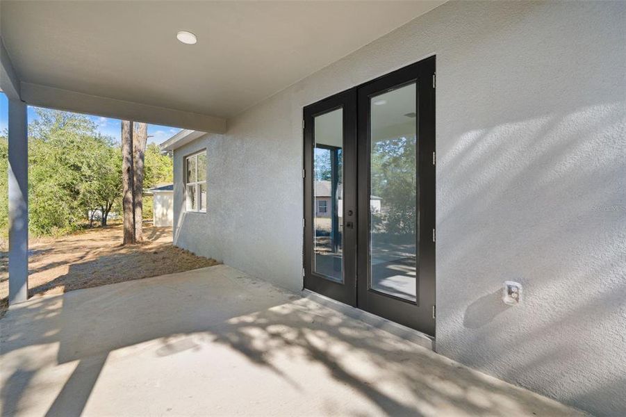 Exterior details and patio area of a home in , Citrus Springs (Image 36).