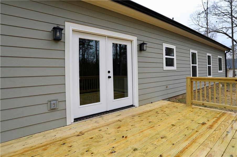 Exterior details and patio area of a home in , Dawsonville (Image 3).
