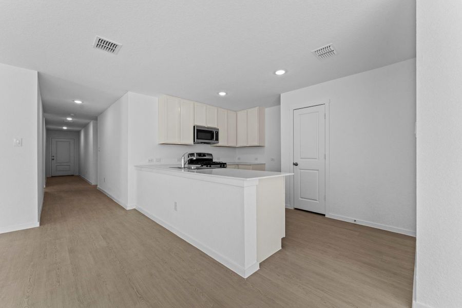 Furnished interior view inside a new home in Friendship Oaks, Fredericksburg (Image 8).