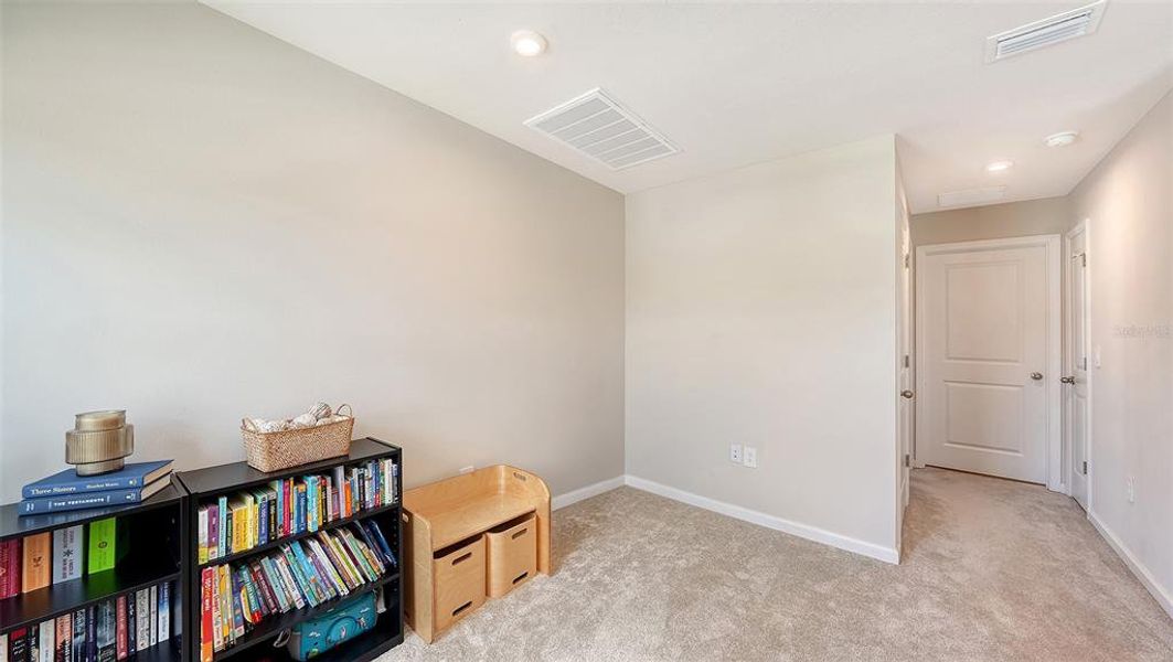 Spacious, unfurnished interior of a new home in , Bradenton (Image 21).