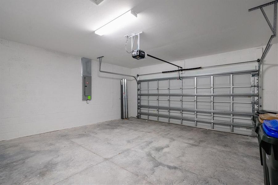 Spacious, unfurnished interior of a new home in , North Port (Image 46). Spacious, unfurnished interior of a new home in , North Port (Image 46).